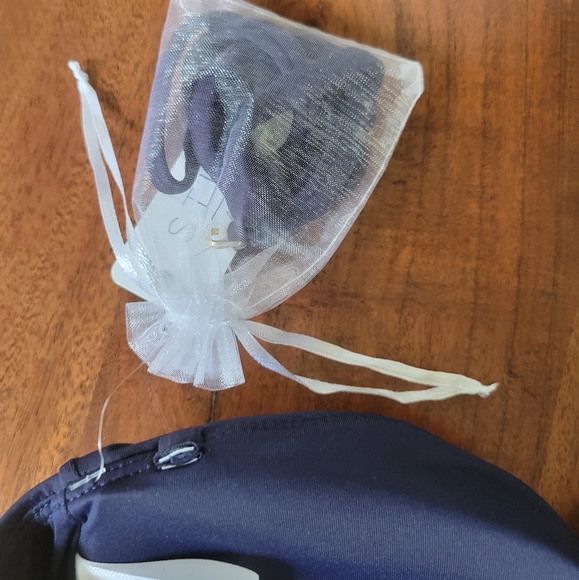 🌴NWT Studio Anne Cole bikini top! - Picture 4 of 4